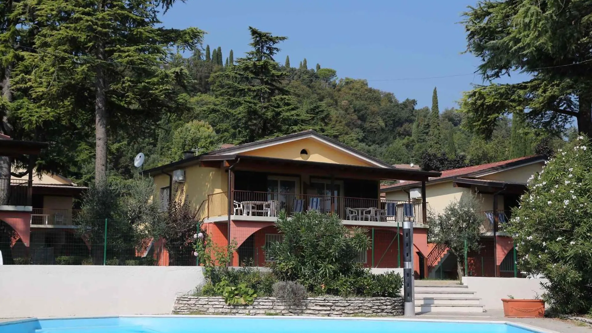 Apartments In Manerba Del Garda - Gardasee 22036 contacts
